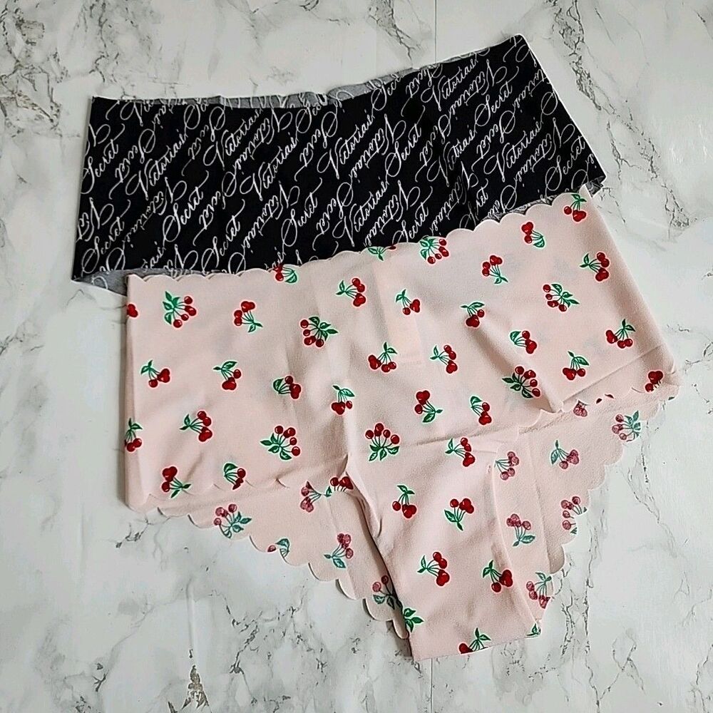 2 Victoria' s Secreet  no show cheeky Panties